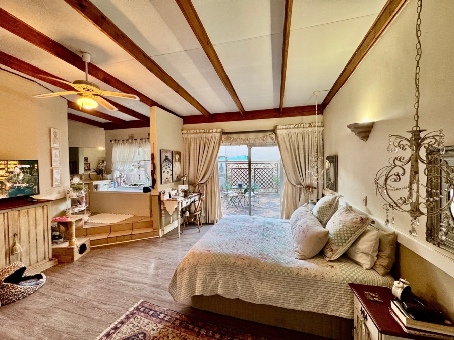 5 Bedroom Property for Sale in Van Der Hoff Park North West